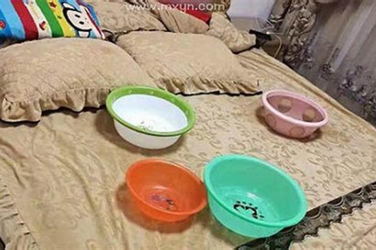 梦见下雨房子漏雨湿床是什么意思？