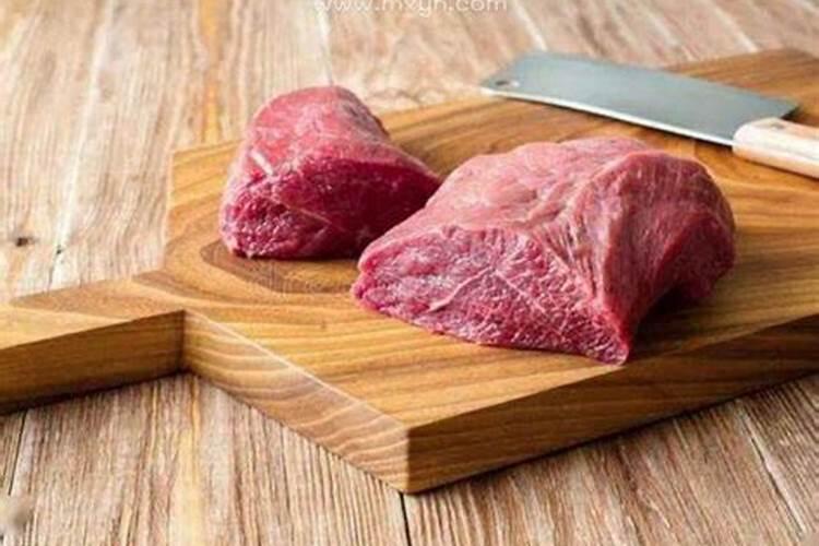 梦到吃生肉是怎么回事 梦到吃生肉怎么解释