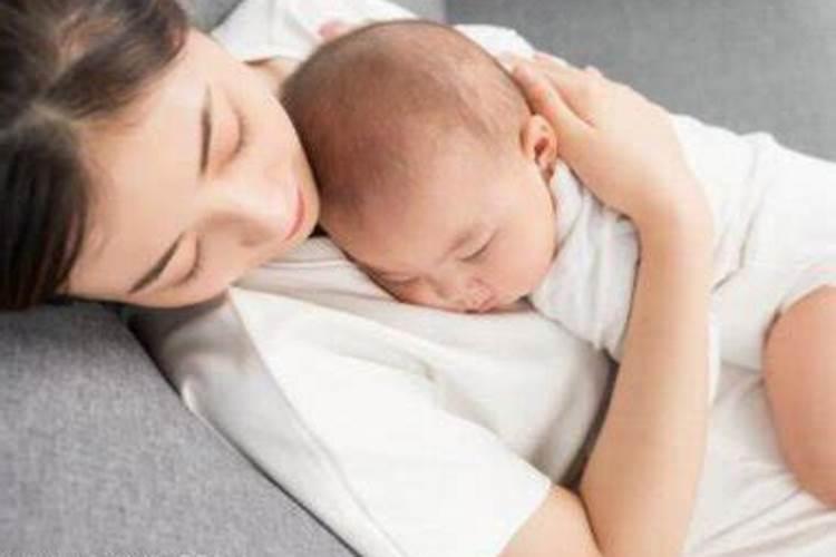 梦见自己抱女婴儿是