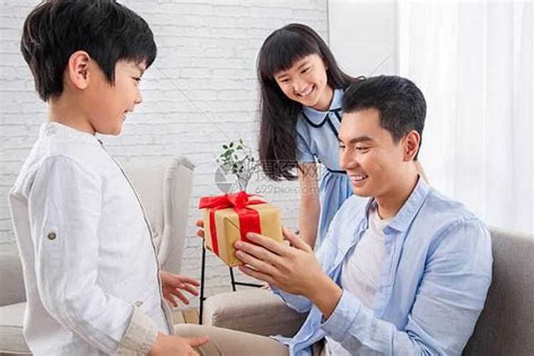 梦见已故老人给宝宝送鞋是不是不好啊？高分在线等。