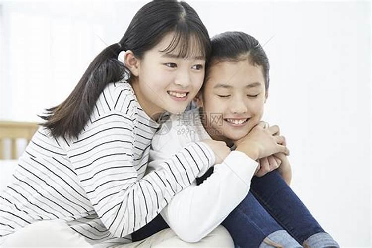 梦见与女同学亲热是什么预兆？