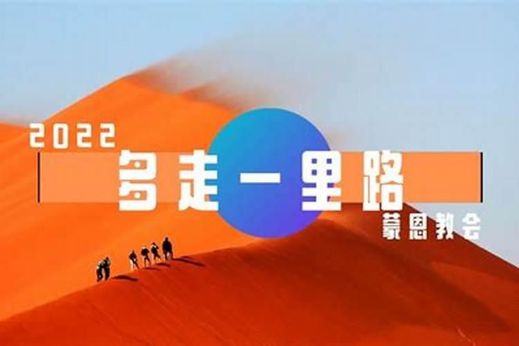 塌鼻,山根低,眼窝陷,额骨高,太阳穴凹陷,牙齿不整齐,好像还是三白眼,这...