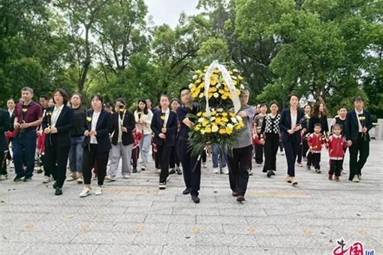 76年的龙女在2025年每月运势如何
