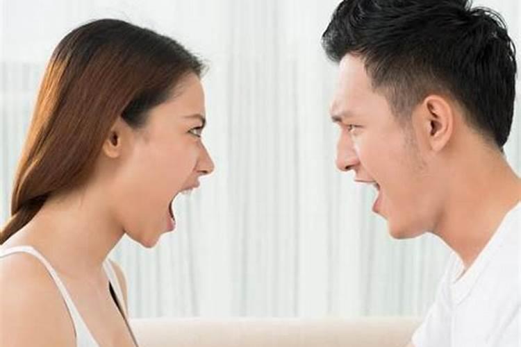 最近接连梦见前丈夫来我家纠联不清好不好？