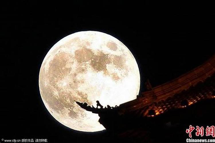 八字中的日柱如何推算出所属十神？