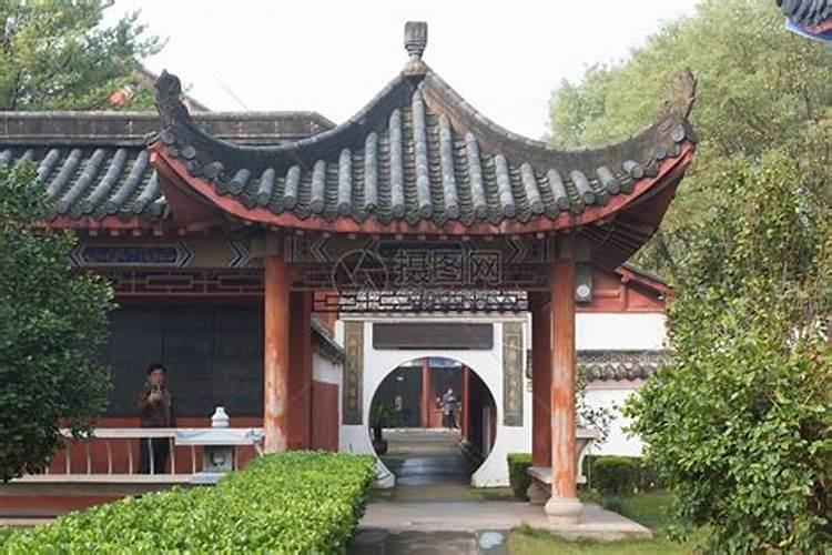 属狗车上放什么吉祥物好