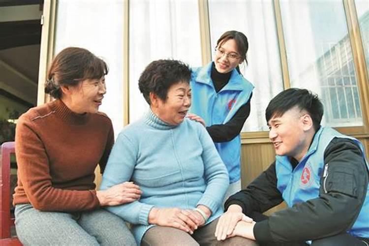 梦见和老人聊天会发生什么？