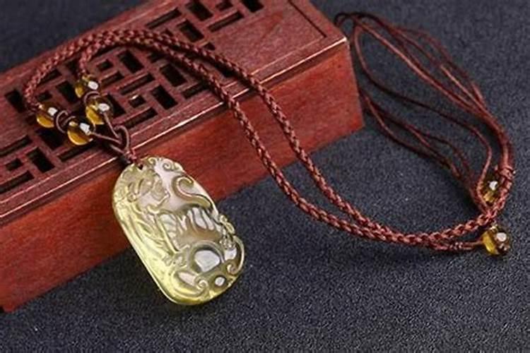 属羊犯太岁佩戴什么生肖守护神