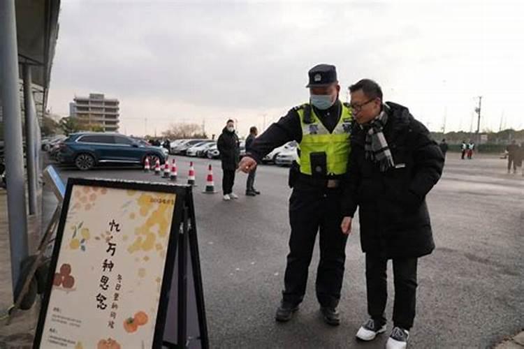 八月十五日夜湓亭望月下一句