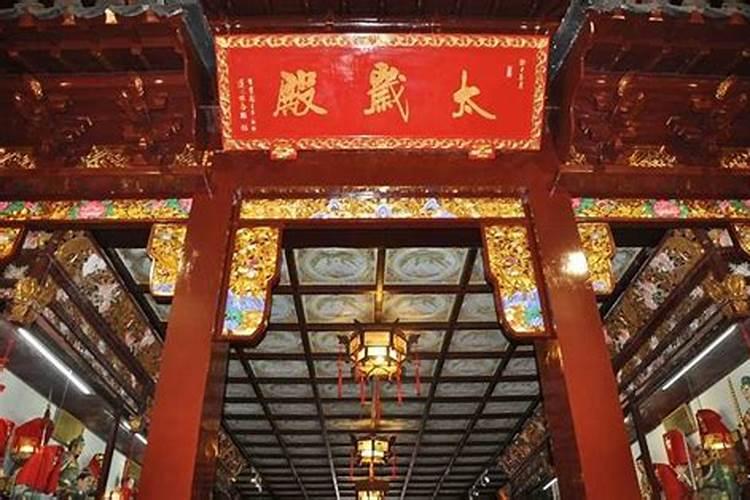 关于上海城隍庙敬神明