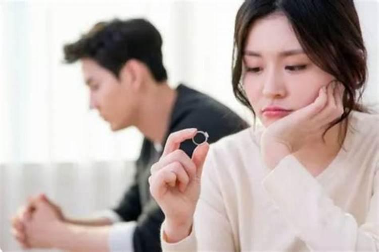 女人梦见很多人到家里吃饭是什么意思
