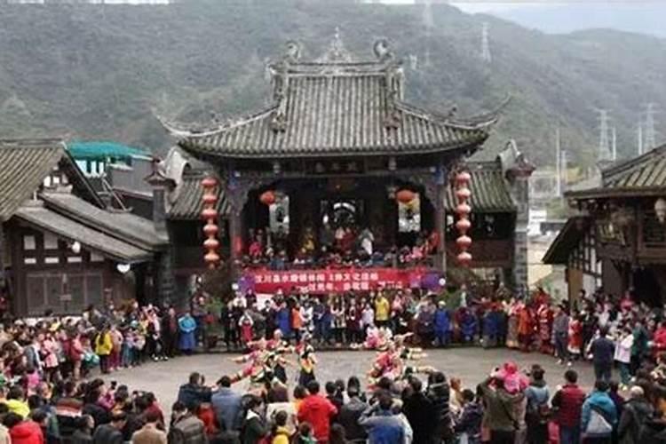 为什么中国男人要22岁才能结婚,而女人只要20岁