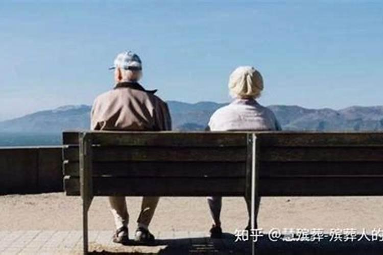 一个月内家中两位高寿老人分别去世有什么不好吗
