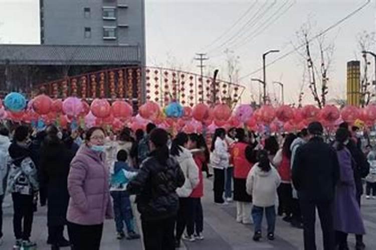 1954年10月28日出生 五行是什么？