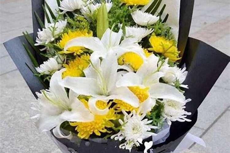 女人梦见和熟悉的死人吃饭和说话和他还很亲密是怎么回事？