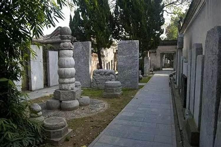 81年属鸡农历8月2日出生的是什么命