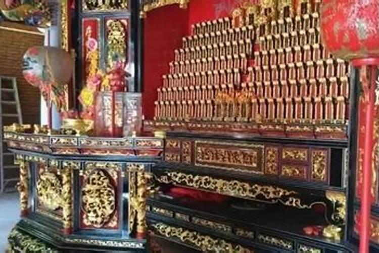 中国古代皇帝供奉和祭祀祖先的地方称为太庙,民间供奉和祭祀祖宗的场所称...