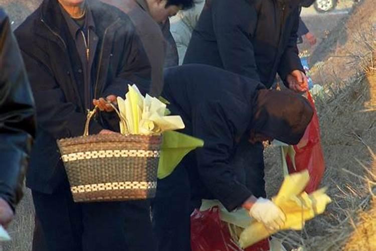 正月初二为什么要上坟？