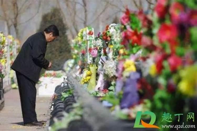 梦见好友在我家死了,我父母帮忙清理尸体