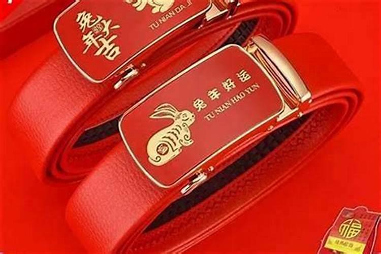 74年属虎本命年佩戴什么好 戴金首饰合适吗？