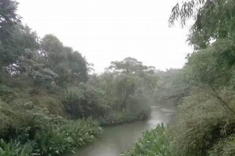 母亲为堕胎婴灵超度,供奉地藏菩萨,母亲名字刻在菩萨底座下面,会损福报...