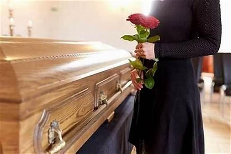 梦见死人出殡和棺材