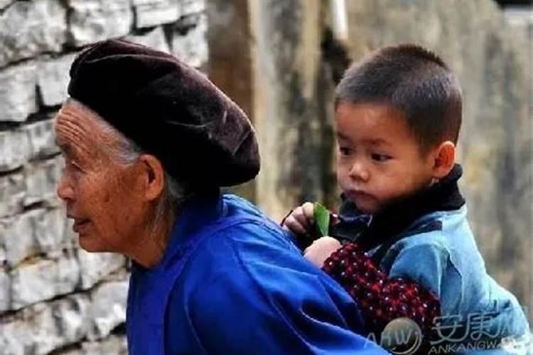 梦见老人快不行是什么意思