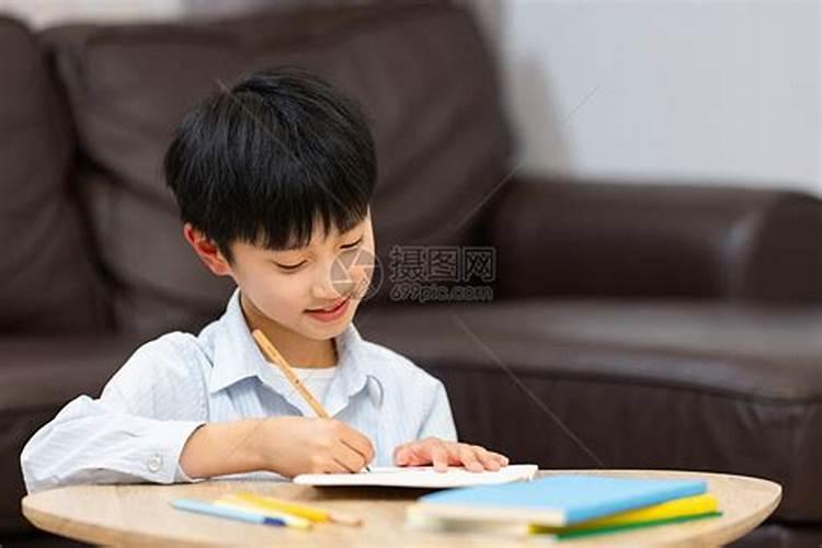 梦见同班女同学的预兆