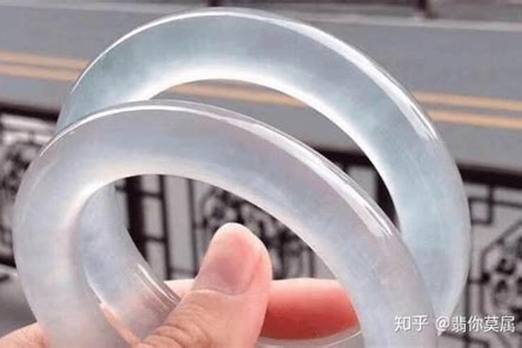 两只脚都戴脚链是不是不好看,是不是只戴一只脚比较好看？？