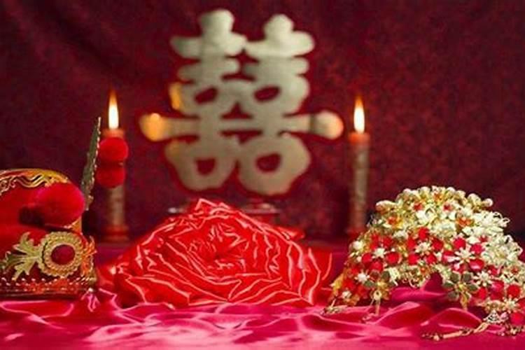 我梦见我老公和别的女人在一起,我又气又打他,还想跟他离婚,周公解释一...