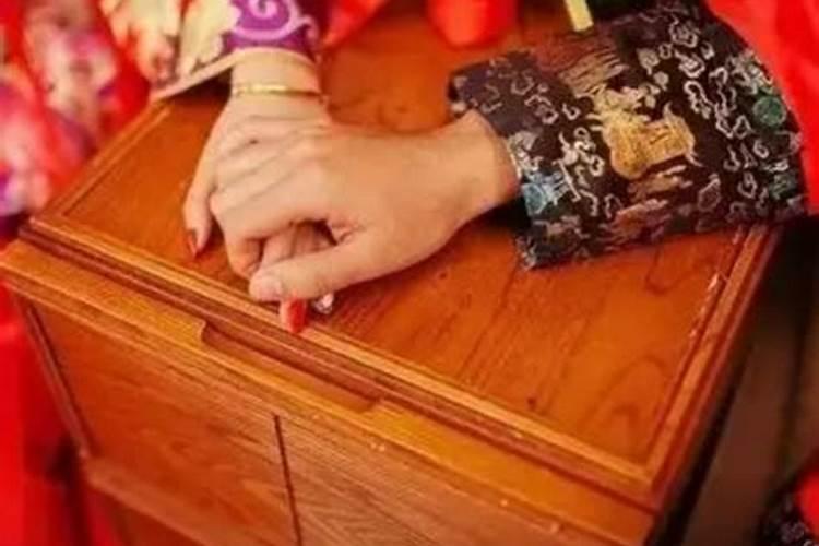 婚姻感情都不顺的风水原因,如何来化解!
