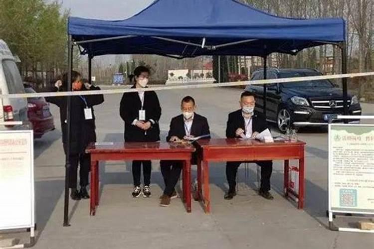 梦见我了我搂着一个漂亮的女人的预兆