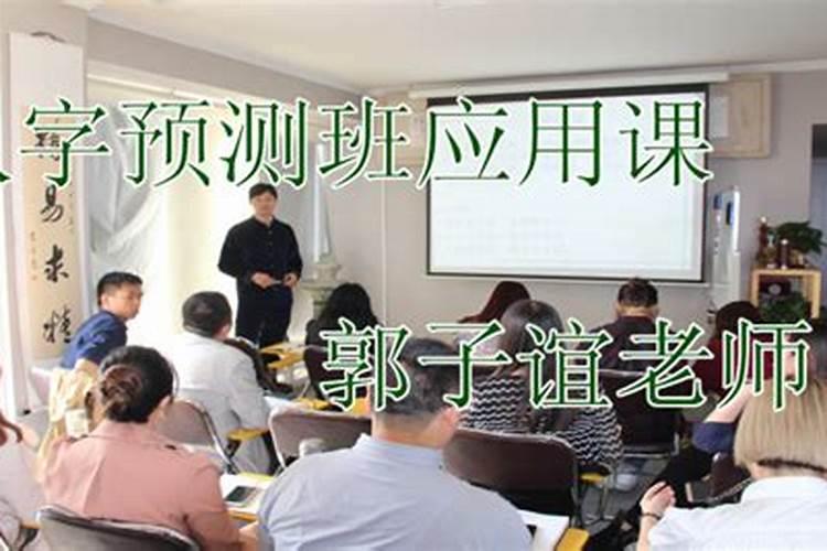 属蛇男人和属鸡女人相配吗