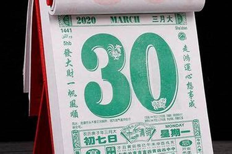 梦到小孩拉了我一身软软的多多的金黄色的便便,沾到我衣服上哪儿哪儿都是...