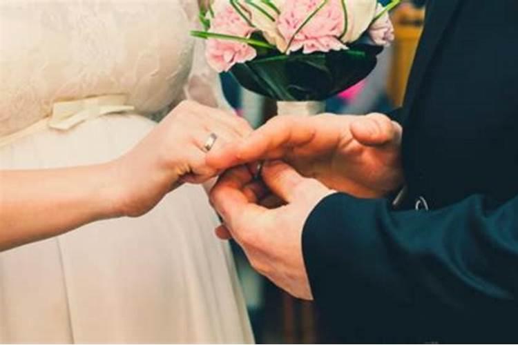 女方出轨还能挽回吗 女方出轨怎么挽回老公