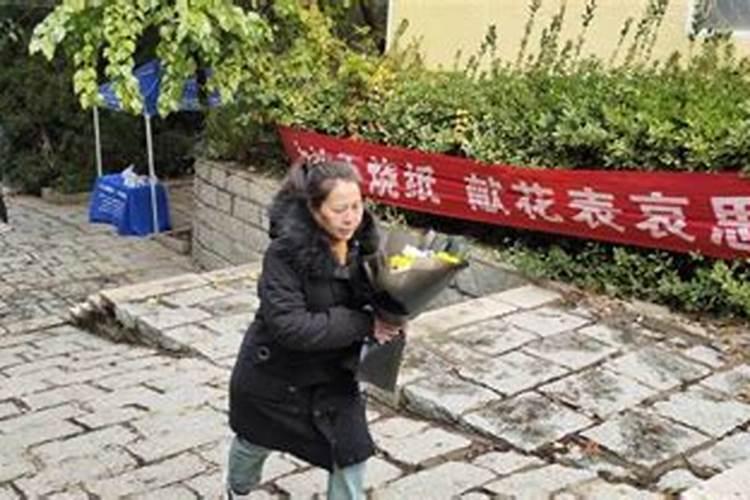 2015年曼谷婴儿介绍2002年泰国曼谷寺庙中的婴儿