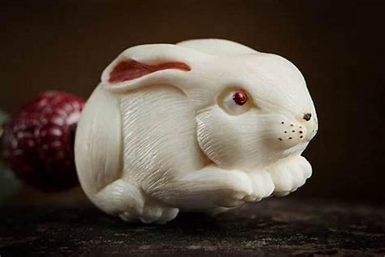本命年兔年要穿红色才能平安吗？