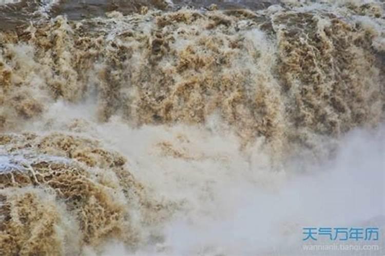 女人梦见一条大河是什么意思